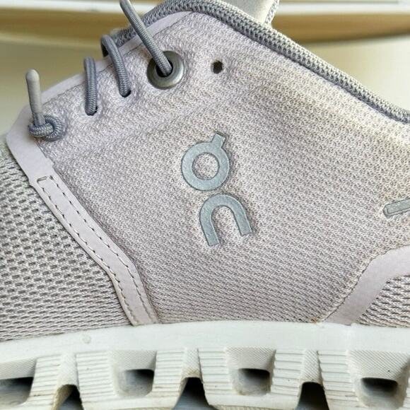 On Women's Cloud 5 Sneakers, Lily/Frost, Purple Size 6.5 Medium US - Picture 4 of 11